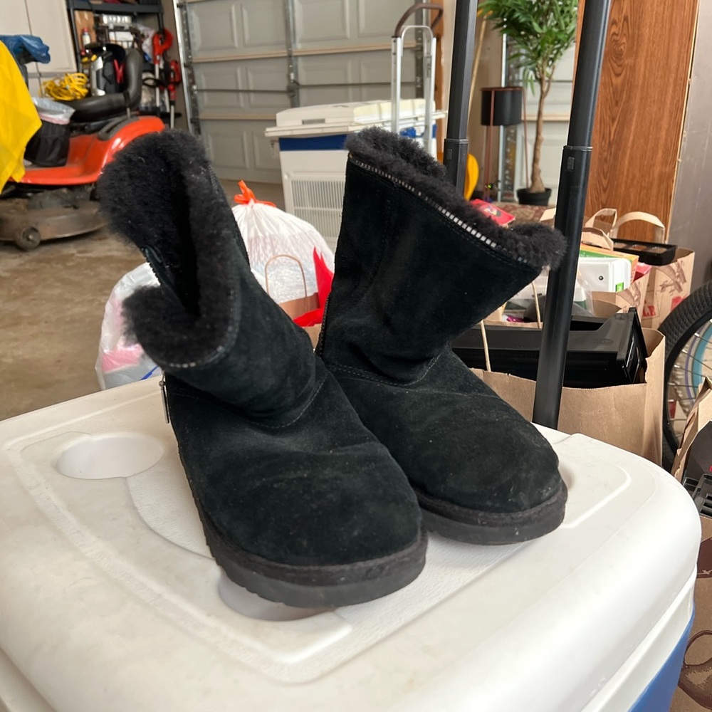 Pre loved short boot UGGS - Picture 2 of 4